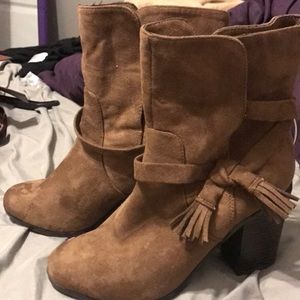 NEW Booties 8.5 briown suede